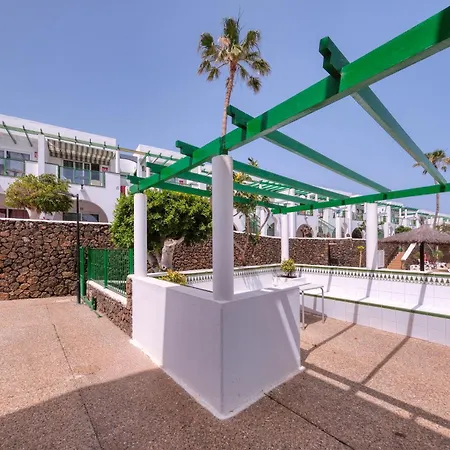 Апартаменты Eva Vacation Pool & Relax *